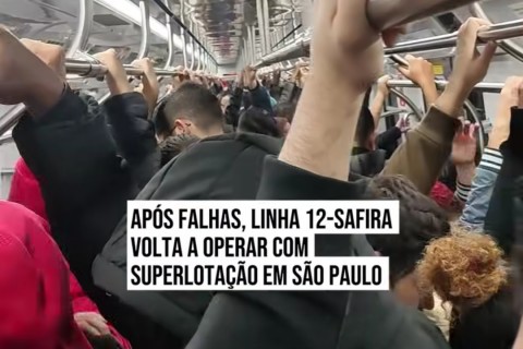 Superlotação em trem em São Paulo